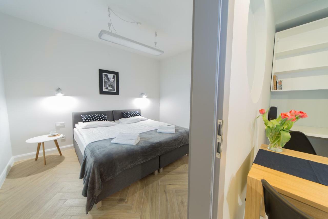 M5 Main Square Stylish One Bedroom Krakow Exterior photo
